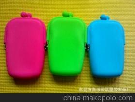 【硅膠化妝包(中號(hào)) 硅膠手機(jī)零錢包 廠家直供 專業(yè)生產(chǎn)訂做錢包】?jī)r(jià)格,廠家,圖片,化妝包、化妝箱、梳妝盒,東莞市高埗俊凱塑膠制品廠-